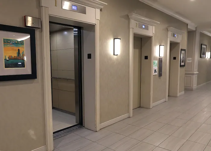 Hotel O'hare Area By Ihg 3*